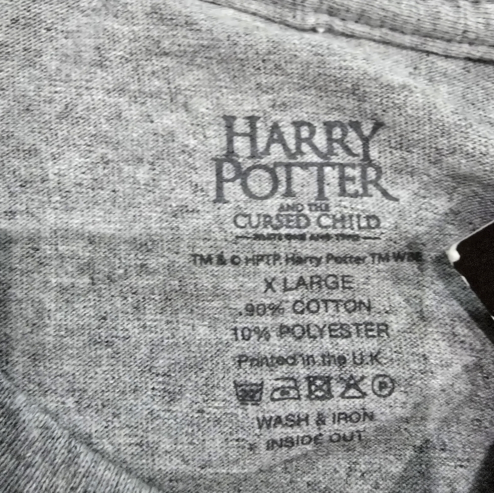 Harry Potter And The Cursed Child Gryphindor T-shirt NWT Size XL - Picture 3 of 5